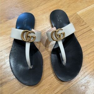 LEATHER THONG SANDAL WITH DOUBLE G